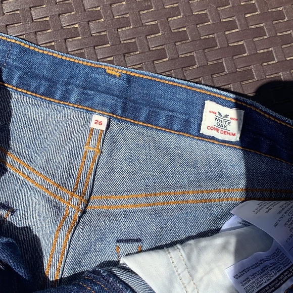 Premium Levi’s Dark Wash Denim Short - Picture 3 of 5
